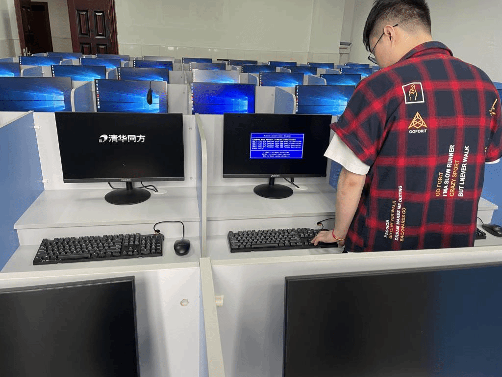計算機學院實訓教研室開展期中機房維護工作，保障教學服務(wù)高效運行